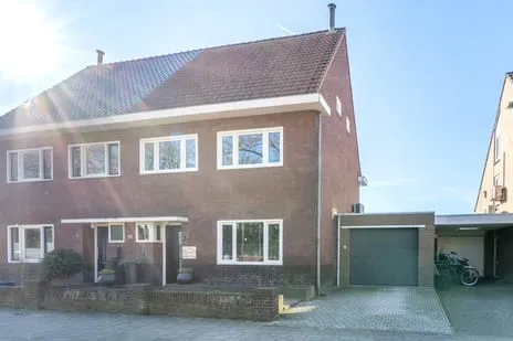 Twee-onder-één-kap te koop: Oostsingel 28, Oranjebuurt Venray