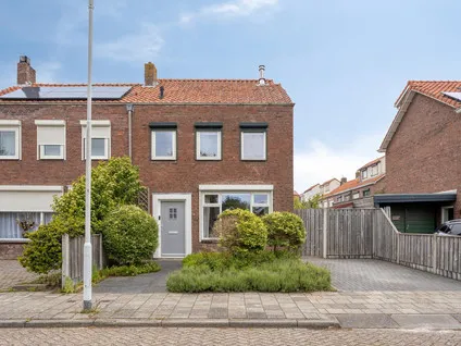 Twee-onder-één-kap te koop: Ooststraat 27, Nieuwerkerk Nieuwerkerk