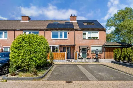 Tussenwoning te koop: Oostzeestraat 133, Zeeenbuurt Lelystad