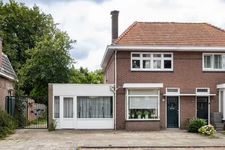 Twee-onder-één-kap te koop: Ootmarsumsestraat 325, Rumerslanden Almelo