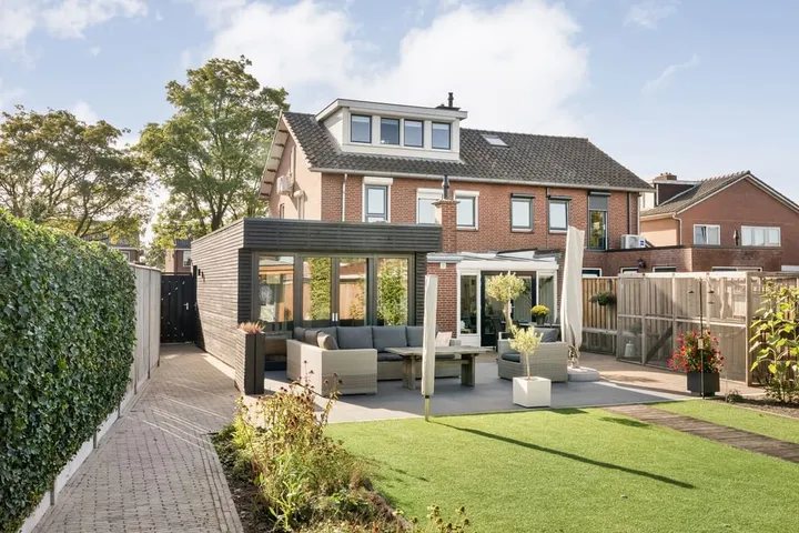 Twee-onder-één-kap te koop: Ootmarsumsestraat 480, Mooie Vrouwenweg en omgeving Almelo