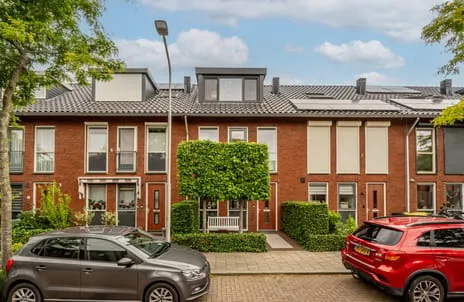 Tussenwoning te koop: Opper Van Treurenstraat 7, Heinenoord Woonkern Heinenoord