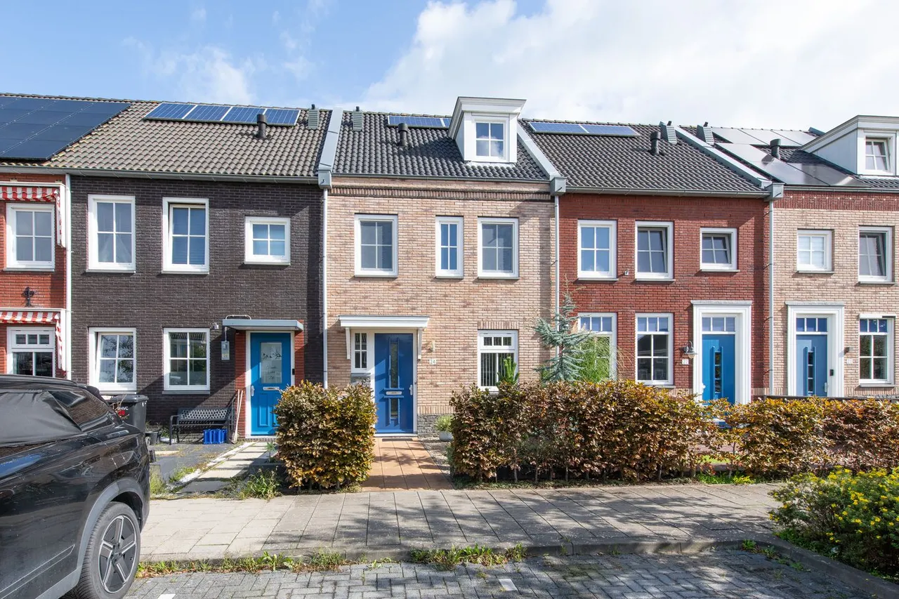 Tussenwoning te koop: Oprijlaan 24, De Goorn