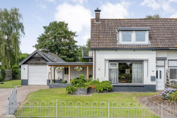 Twee-onder-één-kap te koop: Oranje 42, Oranje Oranje