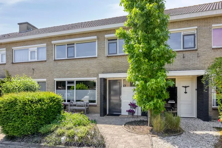 Tussenwoning te koop: Oranje-Bastion 6, Binnenstad-Grave Grave