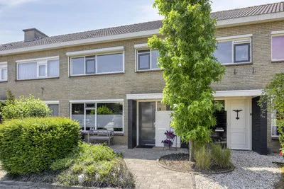 Tussenwoning te koop: Oranje-Bastion 6, Binnenstad-Grave Grave