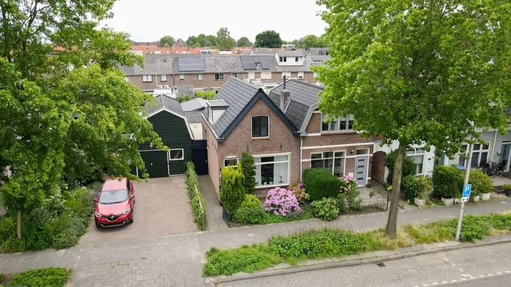 Twee-onder-één-kap te koop: Oranje Nassaulaan 40, Oranjebuurt-Zuid Leerdam