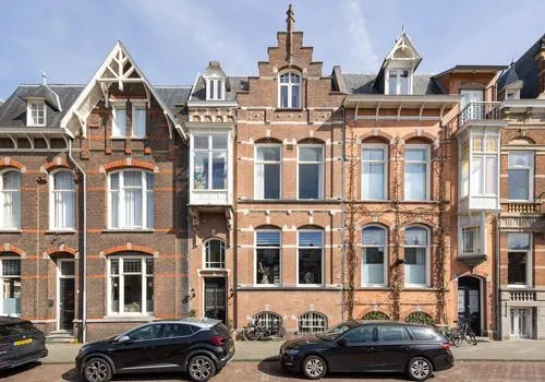 Tussenwoning te koop: Oranje Nassaulaan 14, Het Zand 'S-Hertogenbosch
