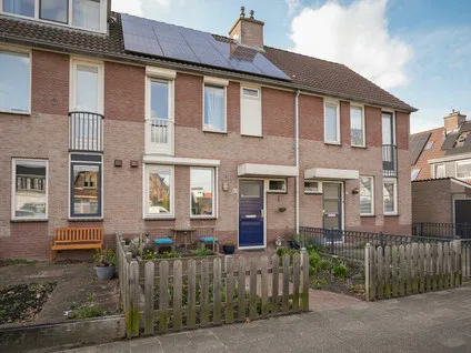Tussenwoning te koop: Oranje Nassaulaan 53, Oranjebuurt-Zuid Leerdam