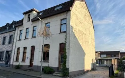 Tussenwoning te koop: Oranje Nassaustraat 10, Mijnbuurt Landgraaf