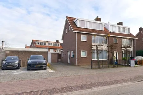 Twee-onder-één-kap te koop: Oranje Nassaustraat 25, Halfweg Halfweg
