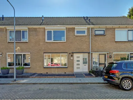 Tussenwoning te koop: Oranje Nassaustraat 33, Poldertje Arnemuiden