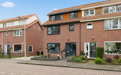 Twee-onder-één-kap te koop: Oranjeboomkade 5, Centrum Assendelft