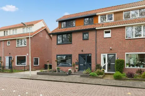 Twee-onder-één-kap te koop: Oranjeboomkade 5, Centrum Assendelft
