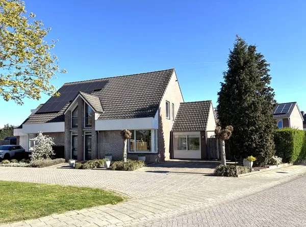 Twee-onder-één-kap te koop: Oranjelaan 2, Maasbracht Maasbracht