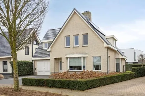 Vrijstaande woning te koop: Oranjelaan 45, Maasbracht Maasbracht
