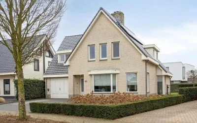 Vrijstaande woning te koop: Oranjelaan 45, Maasbracht Maasbracht