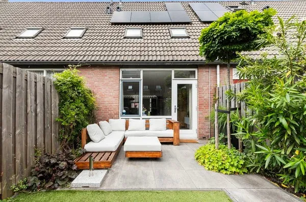 Tussenwoning te koop: Oranjepark 24, Park Merwestein en omgeving Dordrecht