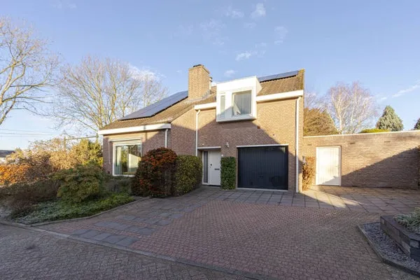 Vrijstaande woning te koop: Oranjeplein 1, Bunde Bunde