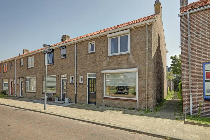 Corner house for sale: Oranjeplein 20, Zoutelande Zoutelande