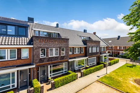 Terraced house for sale: Oranjeplein 7, Klaaswaal Woonkern Klaaswaal