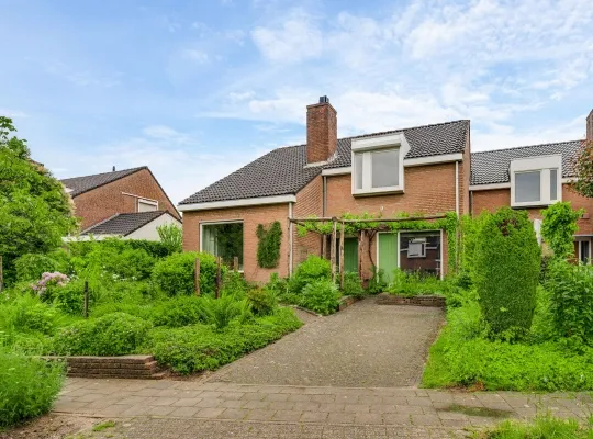 Twee-onder-één-kap te koop: Oranjeplein 9, Bunde Bunde