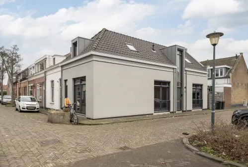 Hoekwoning te koop: Oranjestraat 2, Oostbuurt Vlaardingen