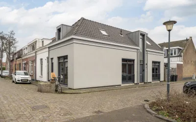 Corner house for sale: Oranjestraat 2, Oostbuurt Vlaardingen