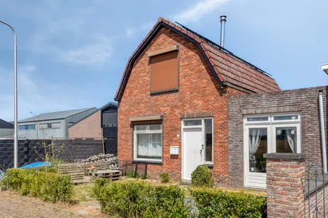 Corner house for sale: Oranjestraat 50, Verspreide huizen IJzendijke Ijzendijke