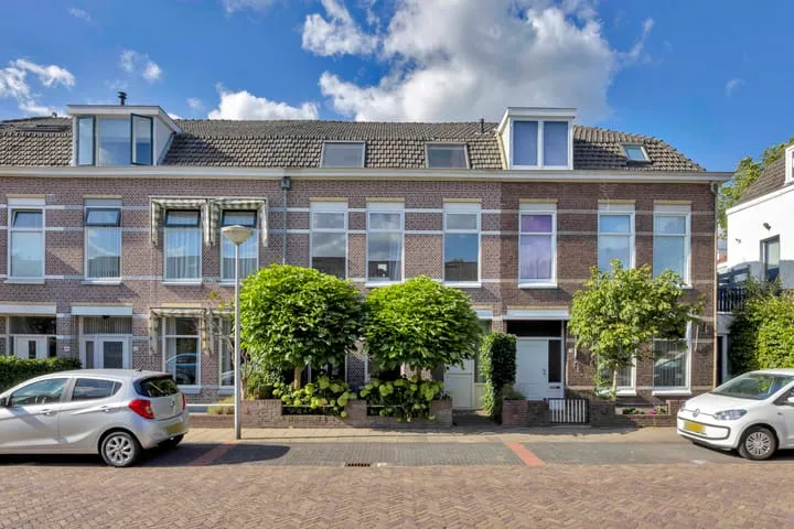 Tussenwoning te koop: Oranjestraat 8, Alphen Aan Den Rijn