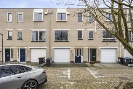 Tussenwoning te koop: Oranjetiphof 8, Schiedam