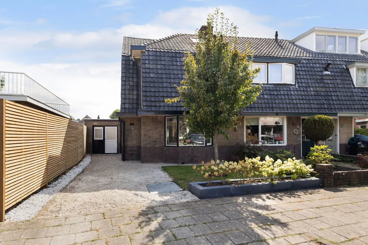 Hoekwoning te koop: Oranjeweg 1, Kortenhoef