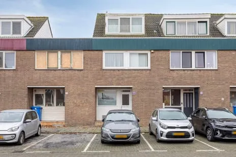 Terraced house for sale: Ossenisseweg 88, Pendrecht Rotterdam