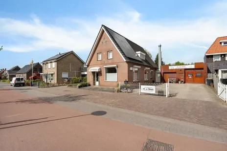 Twee-onder-één-kap te koop: Osseweg 2, Berghem-Noord Berghem