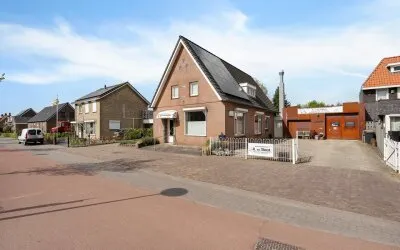 Twee-onder-één-kap te koop: Osseweg 2, Berghem-Noord Berghem