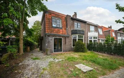 Twee-onder-één-kap te koop: Oud-Bussummerweg 57, Vondellaan Bussum
