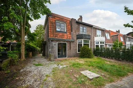 Twee-onder-één-kap te koop: Oud-Bussummerweg 57, Vondellaan Bussum