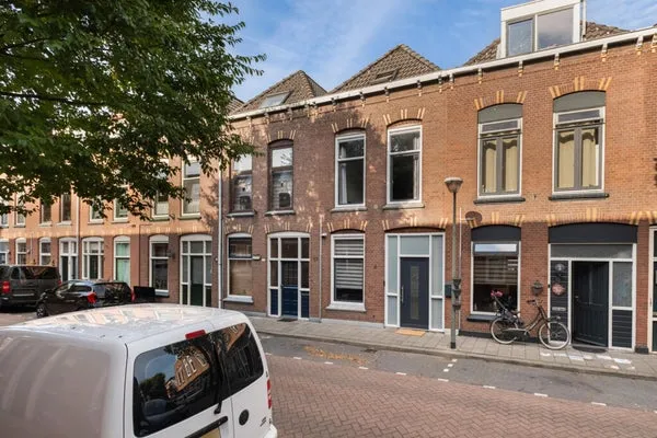 Tussenwoning te koop: Ouddorpsestraat 11, Eilandenbuurt Schiedam