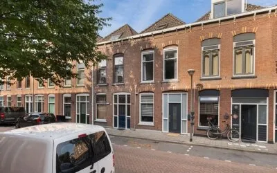 Tussenwoning te koop: Ouddorpsestraat 11, Eilandenbuurt Schiedam