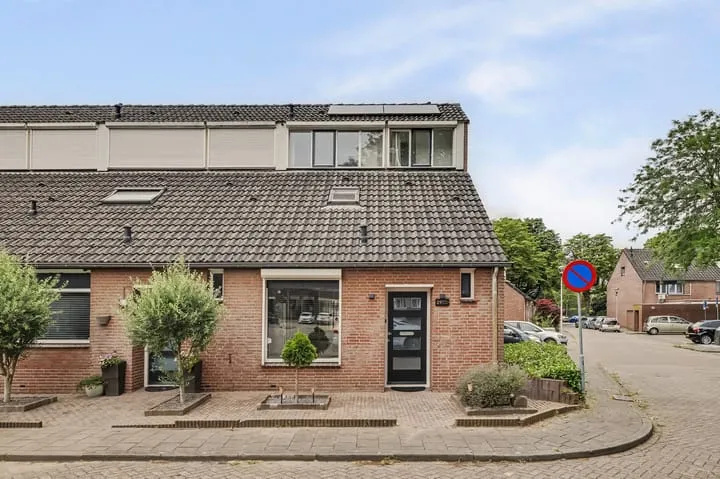 Corner house for sale: Oude Huys 29, West Helmond