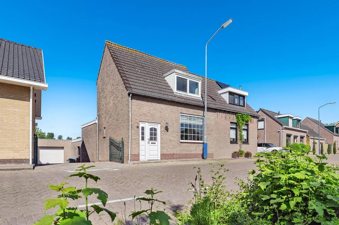 Twee-onder-één-kap te koop: Oude Kerkstraat 75, Standdaarbuiten