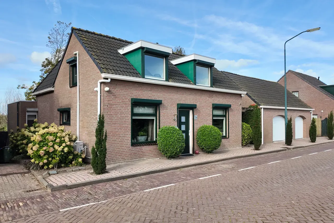 Vrijstaande woning te koop: Oude Kerkstraat 79, Standdaarbuiten