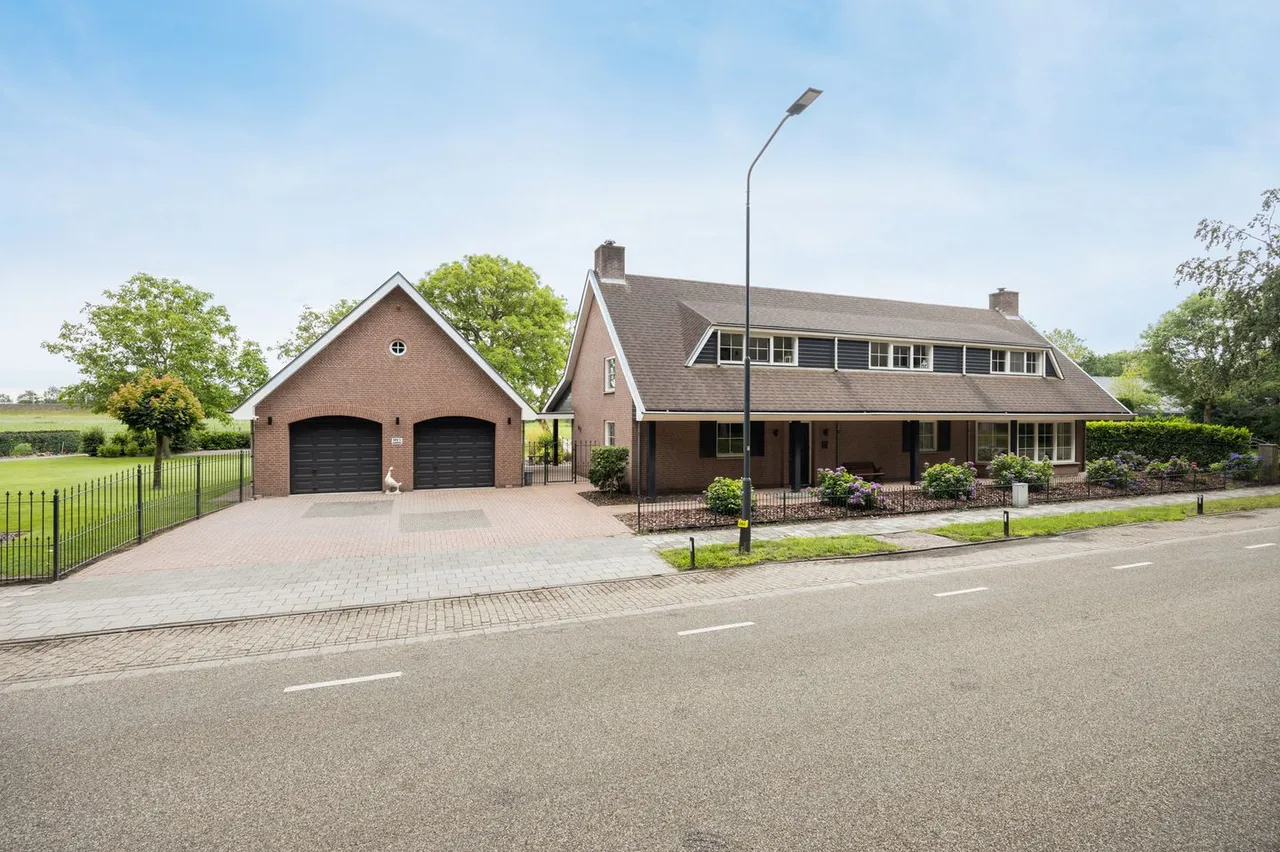 Vrijstaande woning te koop: Oude Liesboslaan 261, Breda