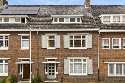 Tussenwoning te koop: Oude Lindestraat 23, Lindeveld Heerlen