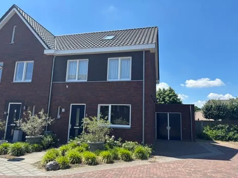 Twee-onder-één-kap te huur: Oude School 8, Liessel kern Liessel