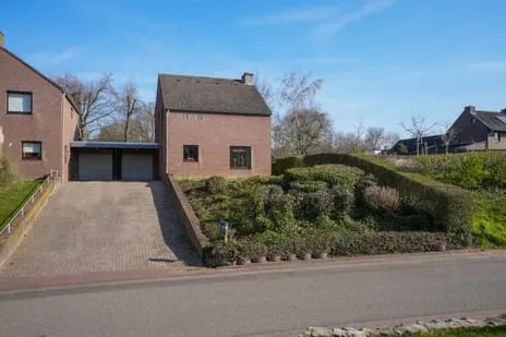 Twee-onder-één-kap te koop: Oude Baan 13C, Wahlwiller Wittem