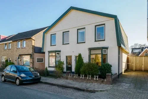 Twee-onder-één-kap te koop: Oude Bornseweg 112, 't Wilbert Hengelo