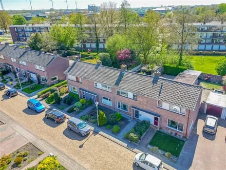 Tussenwoning te koop: Oude Bos 28, Veendam en omgeving station Veendam