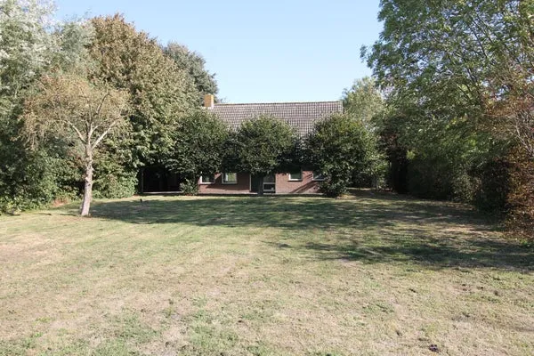 Woning te huur: Oude Dijk, Verspreide huizen ten noorden van Hoeven Hoeven