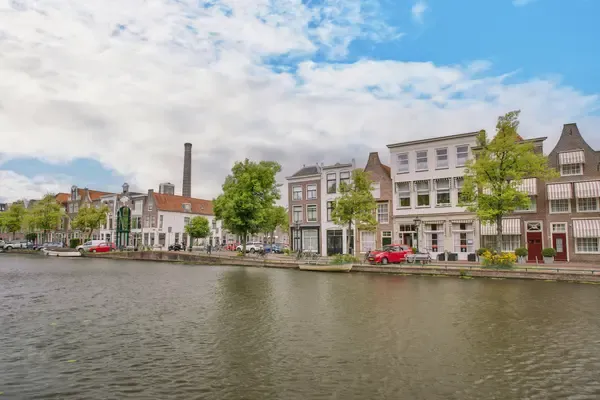 Tussenwoning te koop: Oude Singel 206, Noordvest Leiden